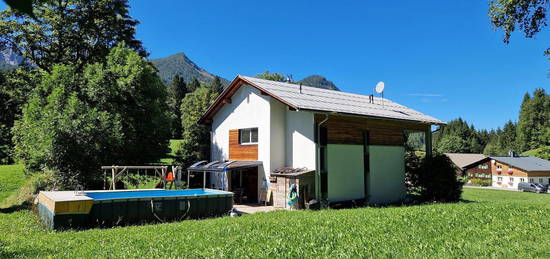 Großzügiges Ferienhaus in idyllischer Lage zu verkaufen