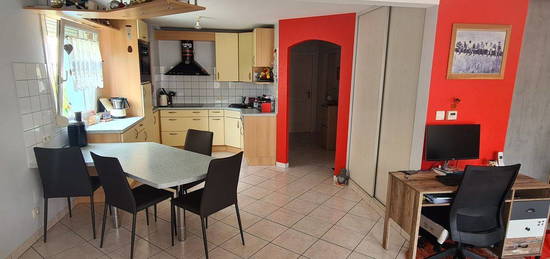 Grand F3 de 85 m² balcon, double garage et parking privé - ECKBOLSHEIM