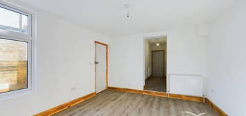 Flat to rent in Dartnell Road, Croydon CR0