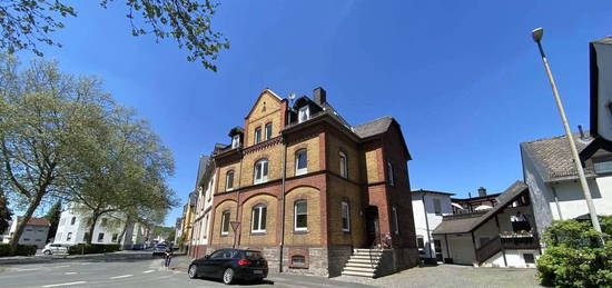 Helle Wohnung in zentraler Lage mit Einbauküche und Carport