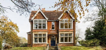 6 bed detached house for sale