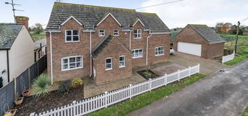 5 bed detached house for sale