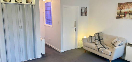 Studio to rent in Queen Alexandra Road, Buckinghamshire, High Wycombe HP11