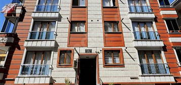 PAZAR VE ANA CADDENİN ARKASİNDA 2+1 FULL EŞYALİ KİRALİK DAİRE