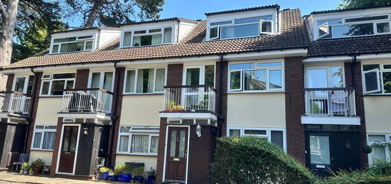 Flat for sale in Westfield Park, Hatch End HA5