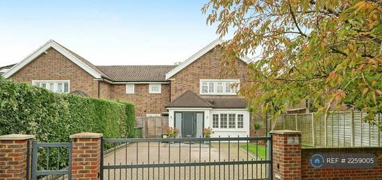 4 bedroom semi-detached house