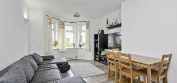 3 bedroom flat for sale