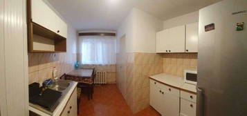 De inchiriat apartament 3 camere