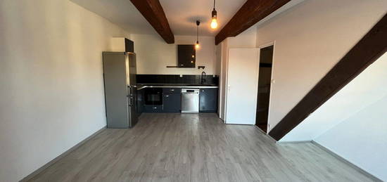 Appartement  à louer, 4 pièces, 2 chambres, 64 m²