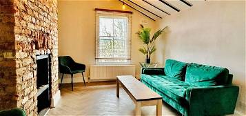 Flat to rent in Rushmore Road, London E5