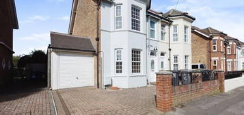 5 bedroom semi-detached house to rent