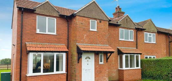 3 bedroom semi-detached house