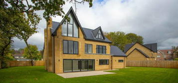 6 bedroom detached house for sale