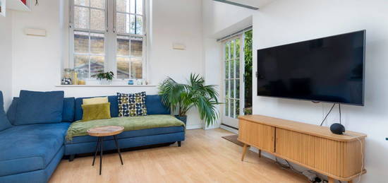 Flat to rent in Tollington Road, London N7