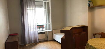 Location Appartement meublé - 3 pièces - 47m2 Paris 10e (métros : Goncourt – Belleville – République)