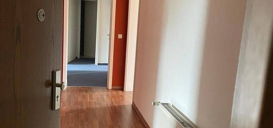 4 - Zimmer - Wohnung 105qm / 450EUR - ab sofort bezugsfrei