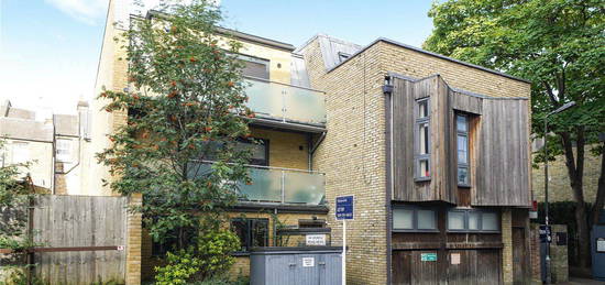 Flat to rent in Worple Road Mews, London SW19