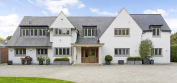 6 bedroom detached house