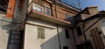 Casa indipendente in vendita in via Attilio Ventimiglia, 30