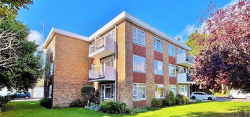 Flat for sale in Wallace Avenue, Worthing, West Sussex BN11