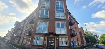 Flat to rent in Alexandra Road, Hulme, Mancheste. M16