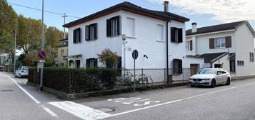 Villa in vendita in via F.Bonvicini, 5