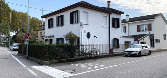 Villa in vendita in via F.Bonvicini, 5