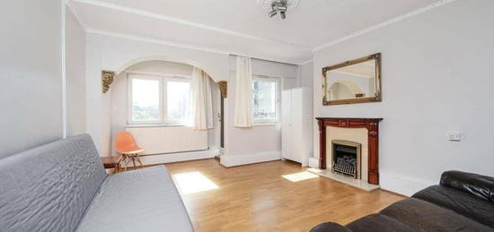 Flat to rent in Grimthorpe House, Percival Street, Angel EC1V