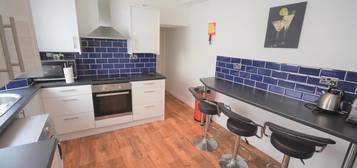 4 bed property to rent