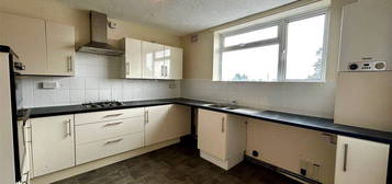 Flat to rent in Crockhamwell Road, Woodley, Reading, Berkshire RG5