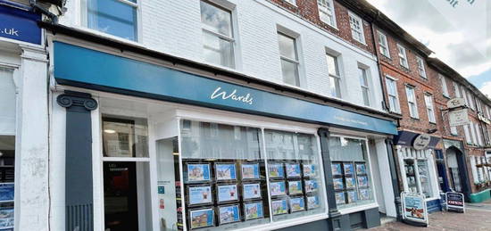 Flat to rent in High Street, Tonbridge TN9