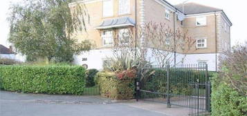 Flat to rent in Lime Court, Great North Way, Hendon NW4