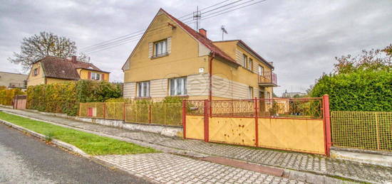 Rodinný dům, 223 m² + 1155 m² pozemek, Soběkury