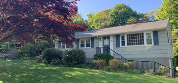 30 Williams St, Groton, CT 06340