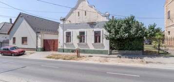 Tolna, Kossuth L.u.19. - polgári stílusú felújítandó ház