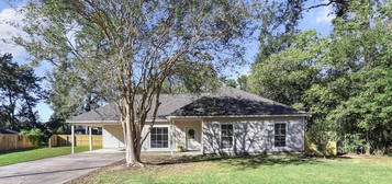 8835 Glen Ellen Dr, Baton Rouge, LA 70809