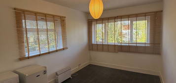 Flat to rent in Manor Road, London N16