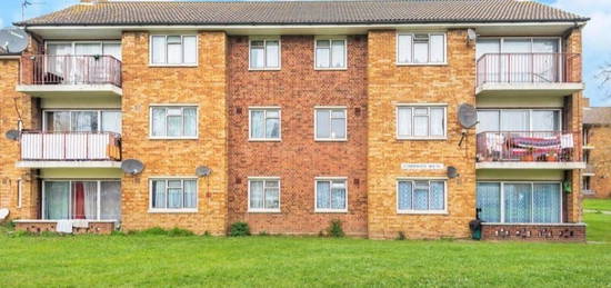 Flat for sale in Bourne Avenue, Hayes, Middlesex UB3