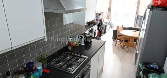 5 bedroom terraced house