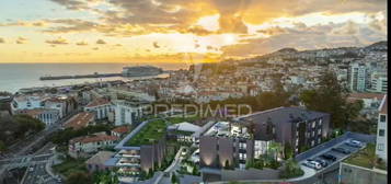 Apartamento T3 com varada vista mar no Funchal