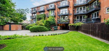 Flat to rent in Ramsey Walk, London N1