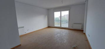 Piso en venta en calle Sanabria, 8