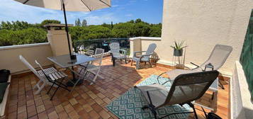 Studio terrasse et parking