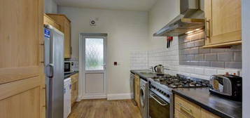 6 bedroom terraced house to rent