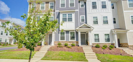 5436 Crescent Square St, Raleigh, NC 27616