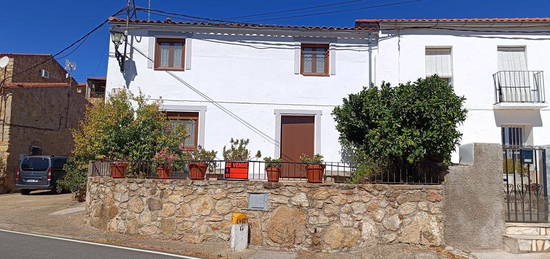 Casa de pueblo en venta en calle Petra Fernandez Gibello, 2