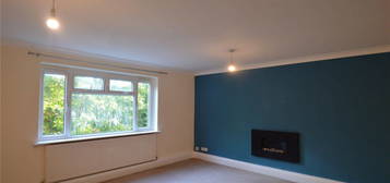 Flat to rent in Partridge Knoll, Purley CR8