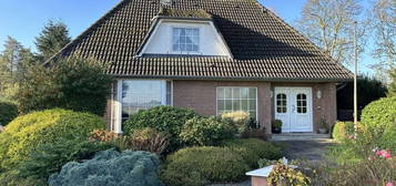 Einfamilienhaus auf großem Grundstück in Cuxhaven zu verkaufen.