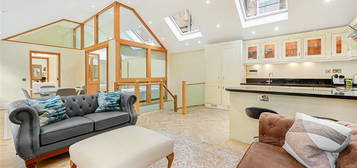 Mews house to rent in Moreton Terrace Mews South, Pimlico, London SW1V