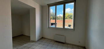 Appartement t2 bis proche centre avec place parking & terrasse